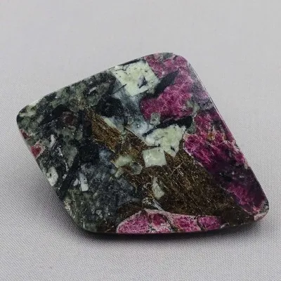 Eudialyte polished plate 53,3g, Russia
