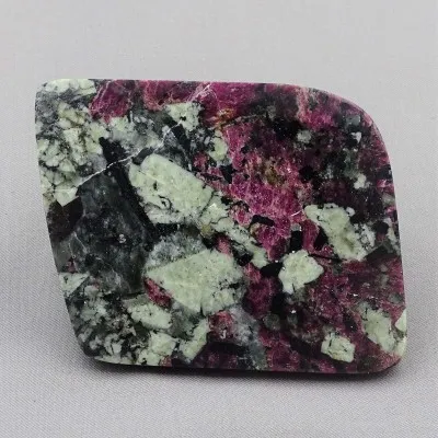 Eudialyte polished plate 78,9g, Russia