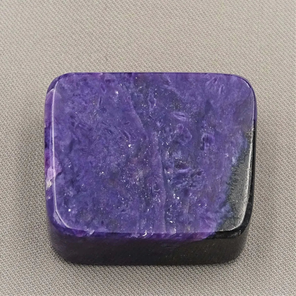 Charoit / Charoit polierter Teller 31,4g, Russland