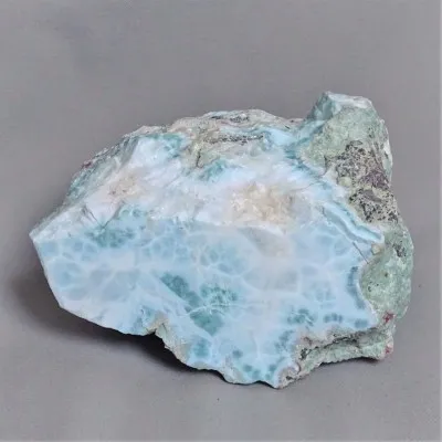Larimar přírodní surový minerál 1353g, Dominikánská republika