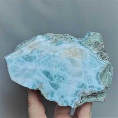 Larimar přírodní surový minerál 1353g, Dominikánská republika