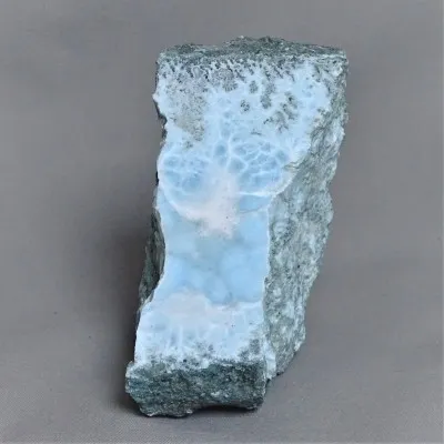 Larimar přírodní surový minerál 747g, Dominikánská republika