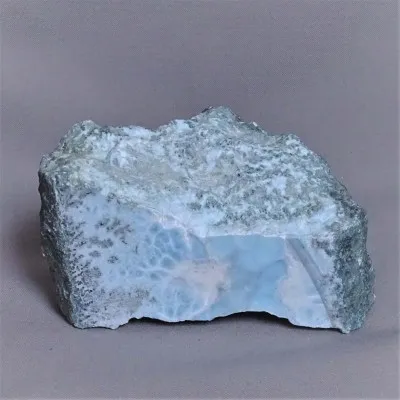 Larimar přírodní surový minerál 747g, Dominikánská republika