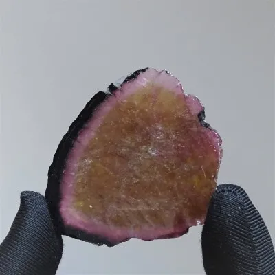 Turmalín přírodní leštěný plát 16,5g, Brazílie