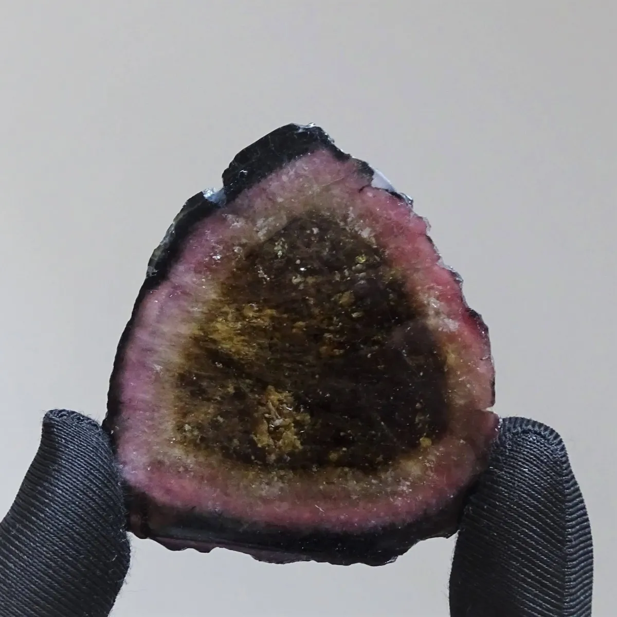 Turmalin natürliche polierte Platte 22,4 g, Brasilien
