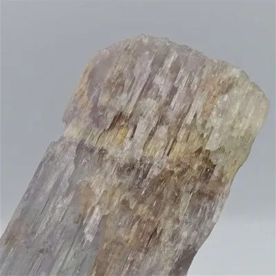 Kunzit přírodní, velmi vzácná barva krystalu 632g, Afganistán