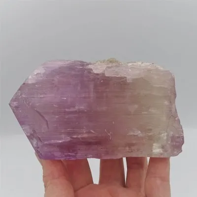 Kunzit přírodní krystal 836g, Afganistán
