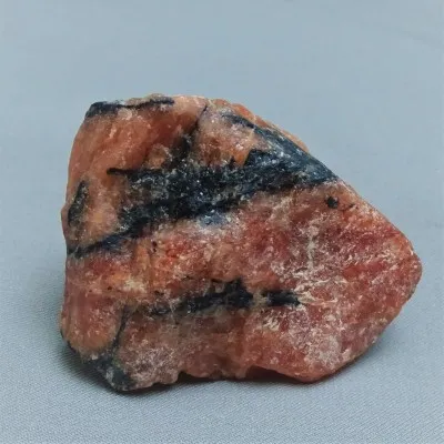 Triplit surový minerál 159,3g, Pakistán