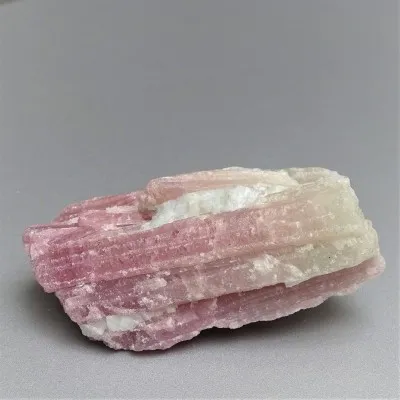 Rubelit / Turmalin 89,6g, Brasilien