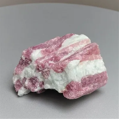 Rubelit / Turmalin 111,7g, Brasilien