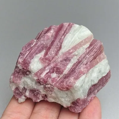 Rubelite/red tourmaline 111,7g, Brazil