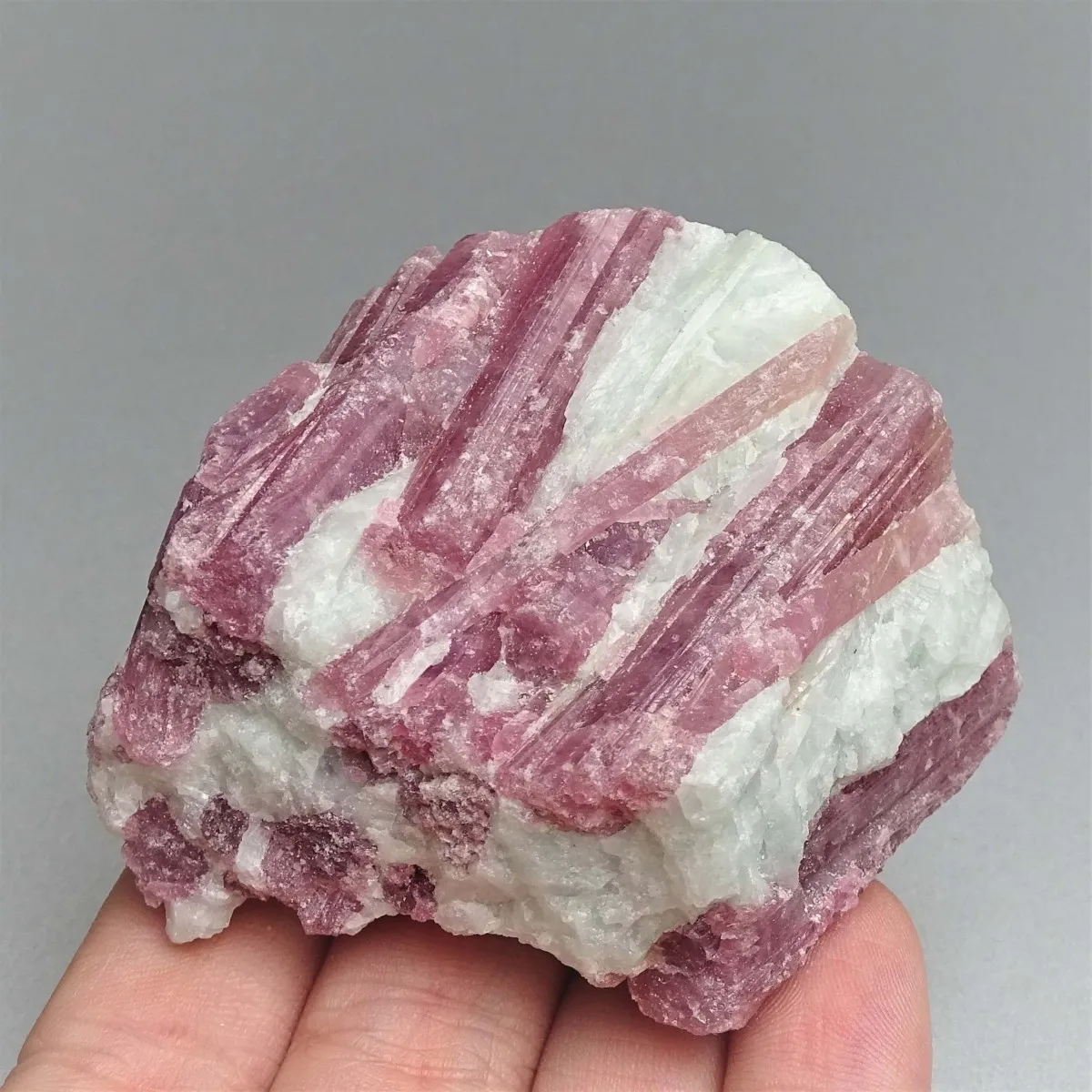 Rubelit / Turmalin 111,7g, Brasilien