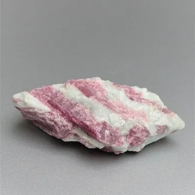 Rubelit/červený turmalín 68,8g, Brazílie