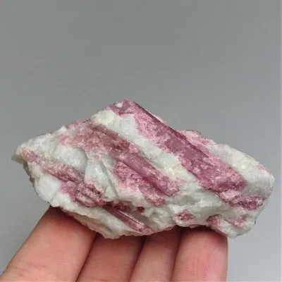 Rubelit / Turmalin 68,8g, Brasilien
