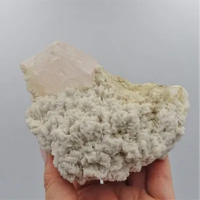 Morganit Naturkristall in Albit Sammlungsstück 612g, Afghanistan