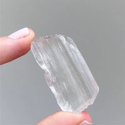 Hiddenit přírodní krystal 17,4g, Afganistán
