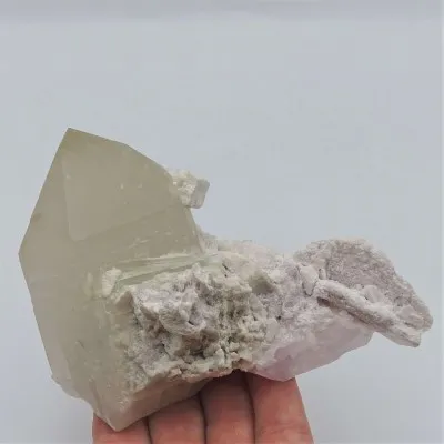Natürlicher Morganitkristall mit Kristall, in Albit- und Aquamarinkristallen 361 g, Afghanistan