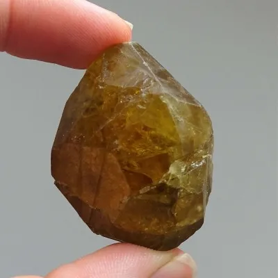 Granát grosulár krystal 54,6g, Mali