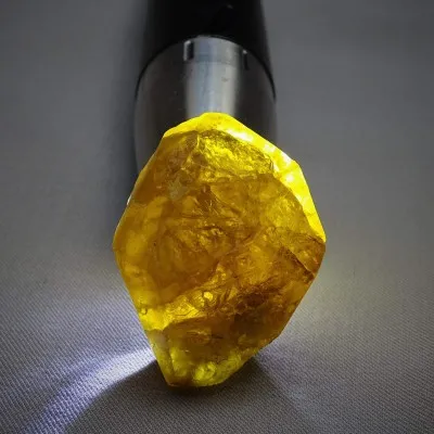 Granát grosulár krystal 54,6g, Mali