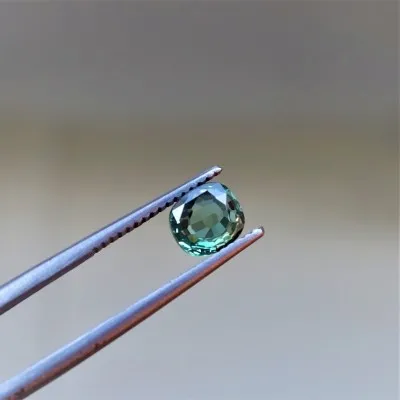 Alexandrit - 1,06 ct. Alexandrit patří mezi nejcennější drahokamy a je nejvzácnější varietou minerálu chryzoberylu.