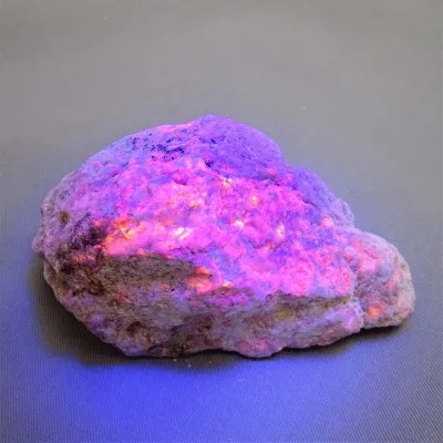 Hackmanit surový minerál 206g, Afganistán