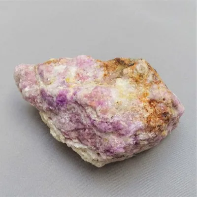 Hackmanite raw mineral 206g, Afghanistan