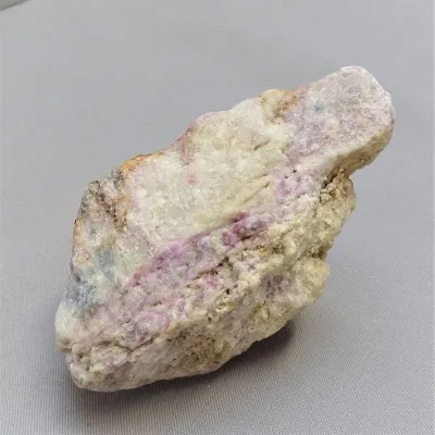 Hackmanit surový minerál 206g, Afganistán