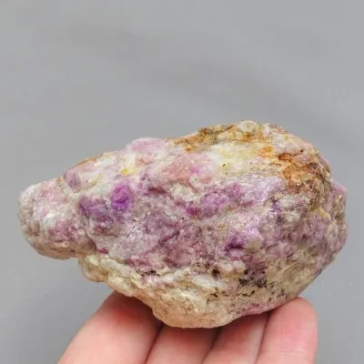 Hackmanite raw mineral 206g, Afghanistan
