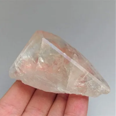 Topaz přírodní krystal 105,2g, Pakistán