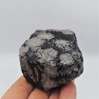 Flaked obsidian 154g, USA