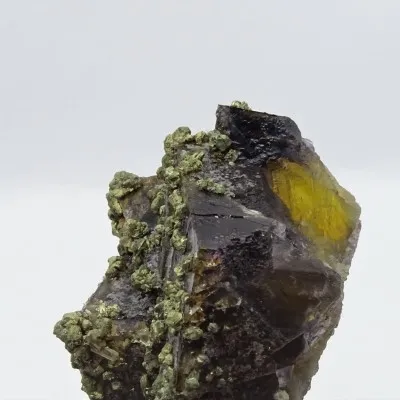 Fluorit - chalcopyrite sbírkový kus 221g, Německo
