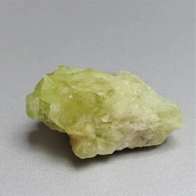Brasilianit-Kristalle in Drusen 36,7g, Brasilien