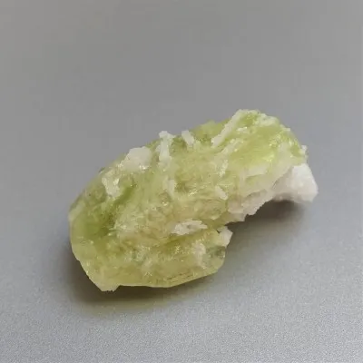 Brazilianit krystal 20,7g, Brazílie
