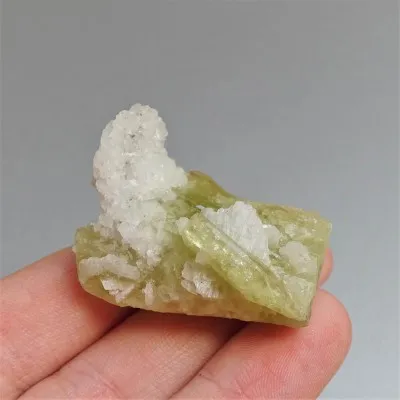 Brazilianite crystals in druse 20,7g, Brazil