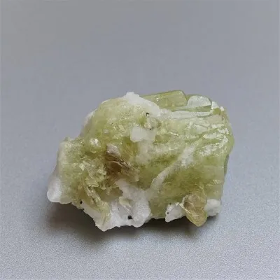 Brazilianit krystal 28,2g, Brazílie