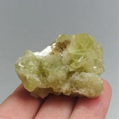 Brasilianit-Kristalle in Drusen 37,7g, Brasilien