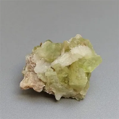 Brasilianit-Kristalle in Drusen 33,3g, Brasilien