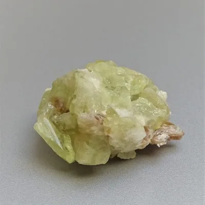 Brasilianit-Kristalle in Drusen 33,3g, Brasilien