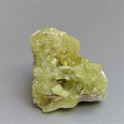 Brasilianit-Kristalle in Drusen 42,3g, Brasilien