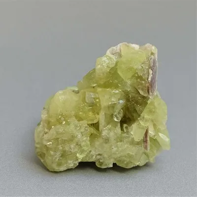 Brasilianit-Kristalle in Drusen 42,3g, Brasilien
