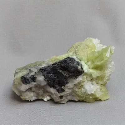 Brazilianit srostlice krystalů 253g, Brazílie