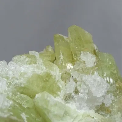Brazilianit srostlice krystalů 253g, Brazílie