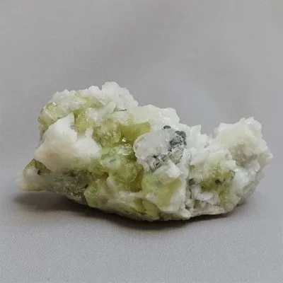 Brazilianit srostlice krystalů 206g, Brazílie