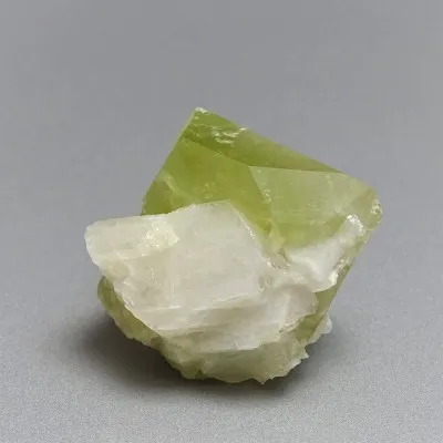 Brasilianit-Kristalle in Drusen 39,5g, Brasilien