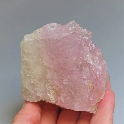 Rose quartz crystal 174g, Brazil