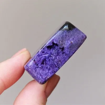 Charoit/Čaroit leštěný 39,4g, Rusko