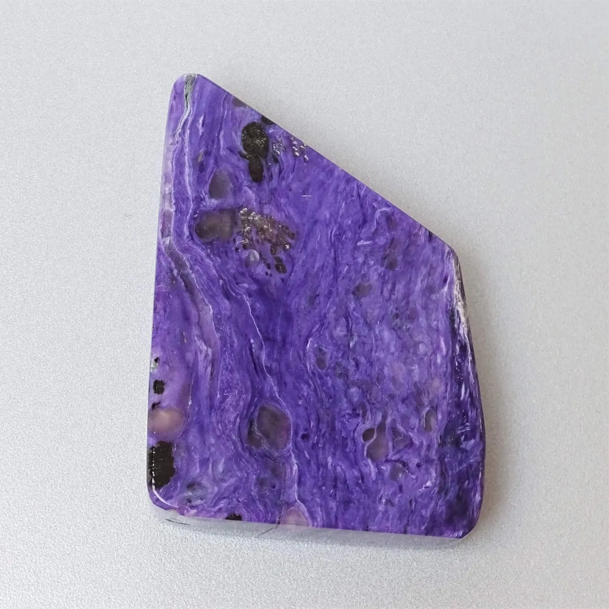 Charoit/Čaroit leštěný 69,8g, Rusko