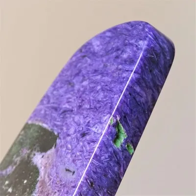 Charoit/Čaroit leštěný 107,7g, Rusko