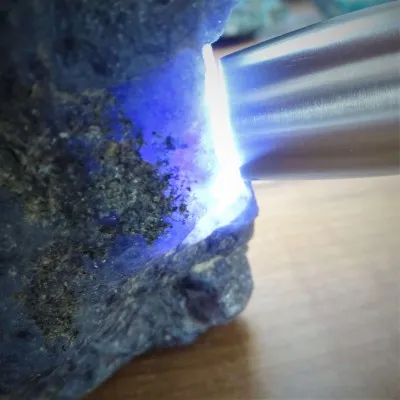 Iolit/Cordierit přírodní minerál  2502g, Tanzánie