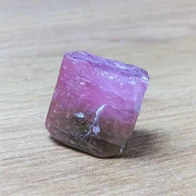 Turmalín Elbait přírodní krystal 33,1g, USA